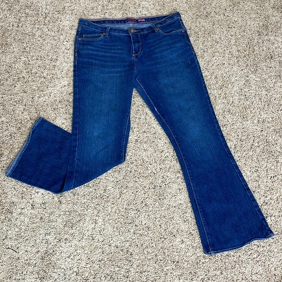 Signature Flare Fit Levi Strauss Company Designer Blue Jeans Size 16 1/2 Plus - Picture 2 of 14